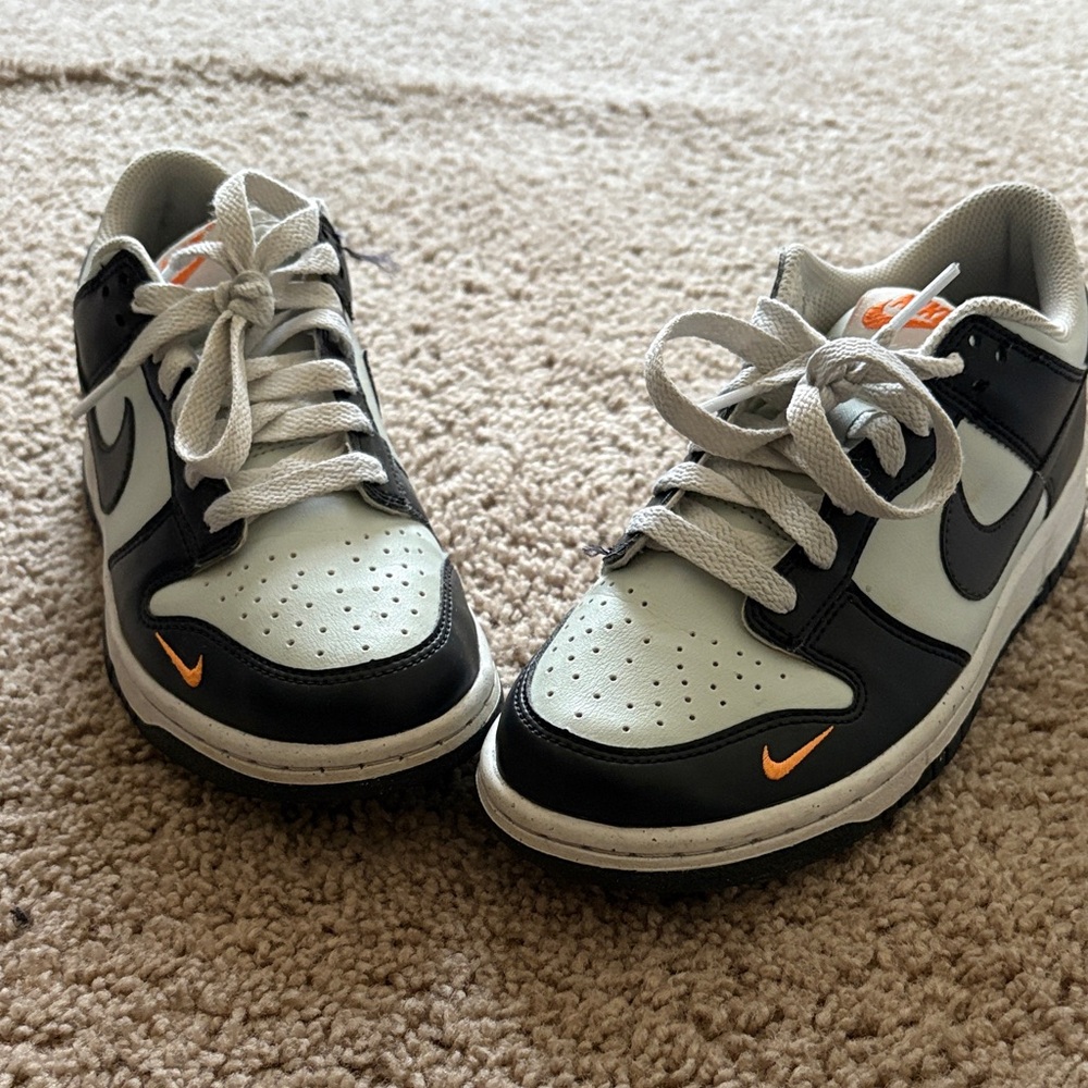 Nike Black and White Sneakers Classic Design